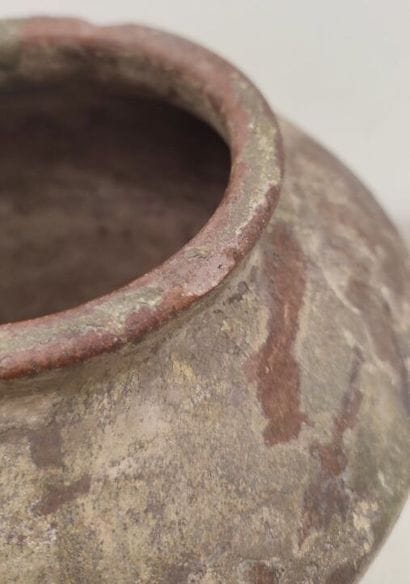 CHINA Han dynasty
Enameled terracotta vase
(missing)
Height...