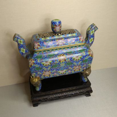 China, 20th century
Gilt bronze and cloisonné...