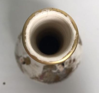 JAPAN
Satsuma earthenware vase, long-necked,...