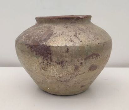 CHINA Han dynasty
Enameled terracotta vase
(missing)
Height...