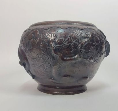 JAPAN, early 20th century
Bronze cachepot...