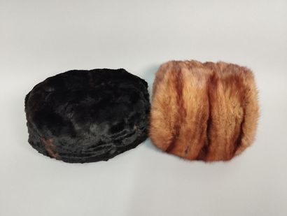 Lot of fur including two muffs, chokers,...