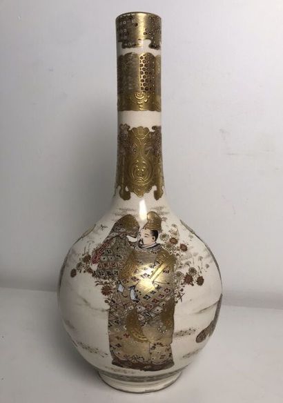 JAPAN
Satsuma earthenware vase, long-necked,...