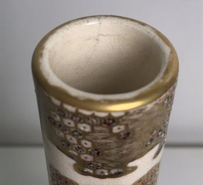 JAPAN
Satsuma earthenware vase, long-necked,...