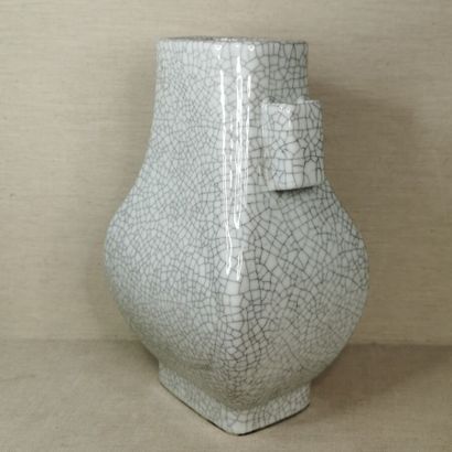 CHINA
Three hu vases in cracked and flamed...
