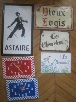 Lot comprenant quatre plaques émaillées et...