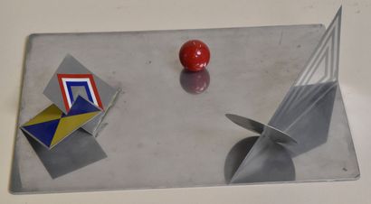 Lucio DEL PEZZO 
Cible, jeu, 1971
Aluminium...