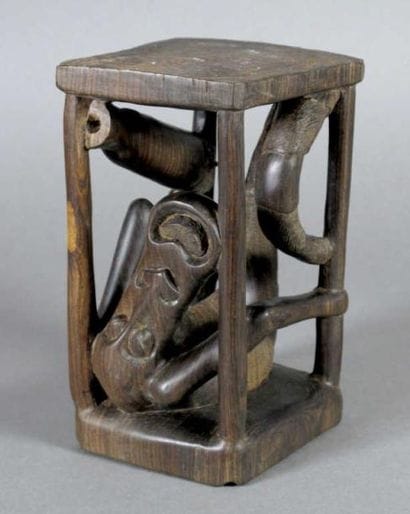 Bois sculpté, personnage africains stylisés...