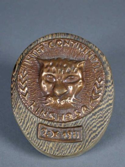 Lot divers comprenant: une plaque à imprimer;...