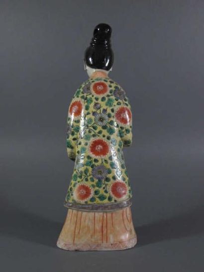 CHINE
Statuette de jeune femme debout en...