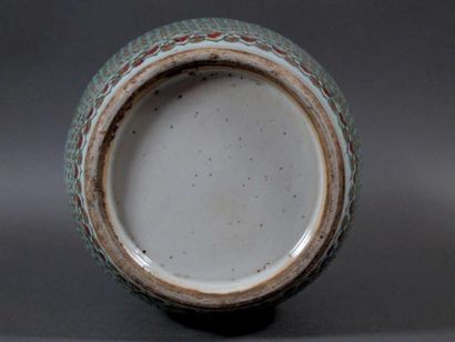 CHINE
Vase de forme balustre en porcelaine...