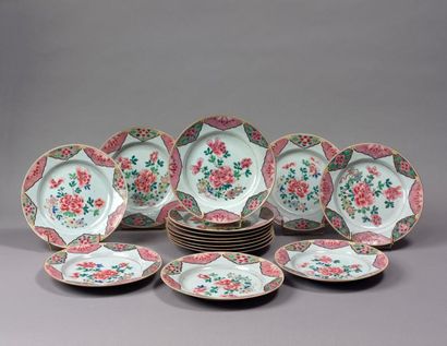 CHINE
Ensemble de quinze assiettes en porcelaine...