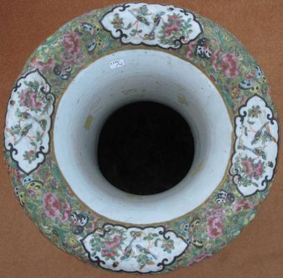 CHINE
Importante potiche en porcelaine, à...