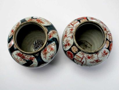 JAPON
Paire de petites potiches balustres...