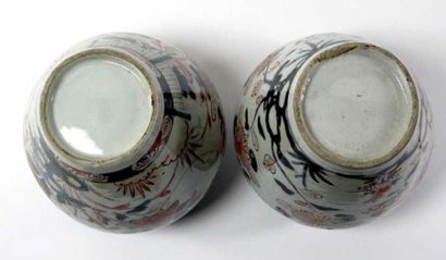 JAPON
Paire de petites potiches balustres...