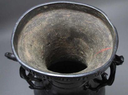 CHINE
Vase de forme balustre en bronze à...
