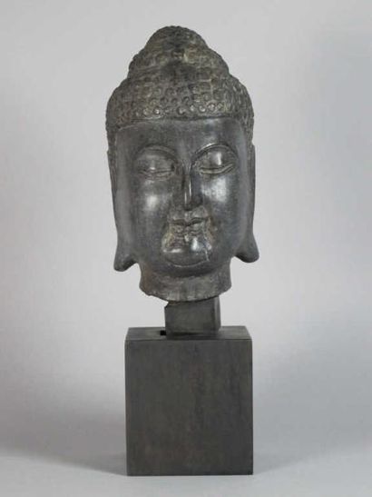 CHINE
Tête de bouddha en basalte noir, les...