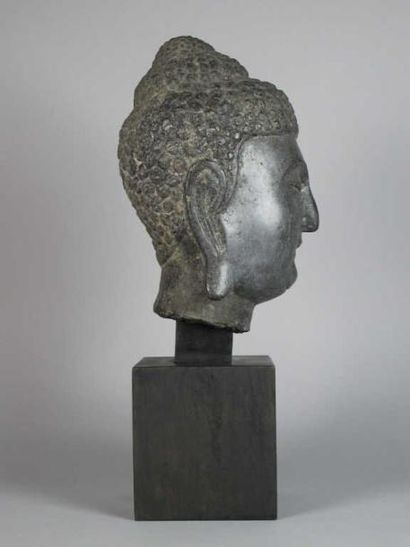 CHINE
Tête de bouddha en basalte noir, les...
