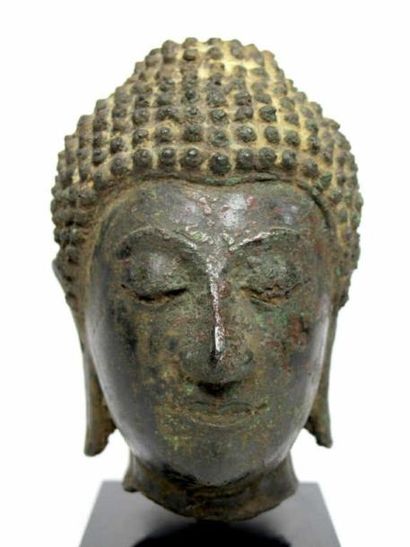 THAÏLANDE
Tête de bouddha en bronze à patine...