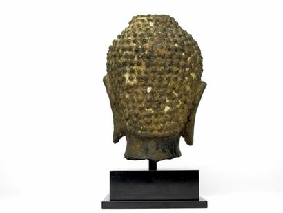 THAÏLANDE
Tête de bouddha en bronze à patine...