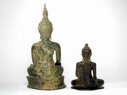 LAOS
Statuette de bouddha en bronze à patine...