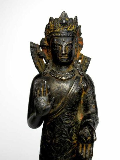 TIBET
Statuette de Guanyin debout en bronze...