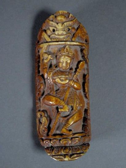 TIBET
Partie d'un tablier de chamane en os,...