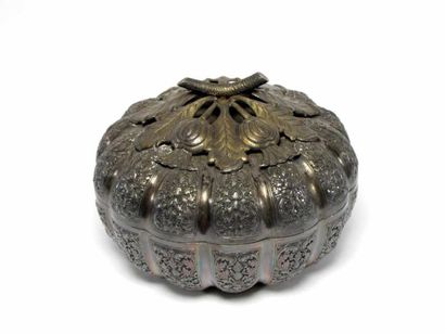 CAMBODGE
Boîte en forme de cucurbitacé en...