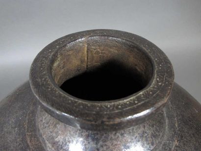 Jarre pansu en dinanderie. Haut.: 33 cm