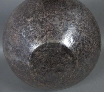 Jarre pansu en dinanderie. Haut.: 33 cm