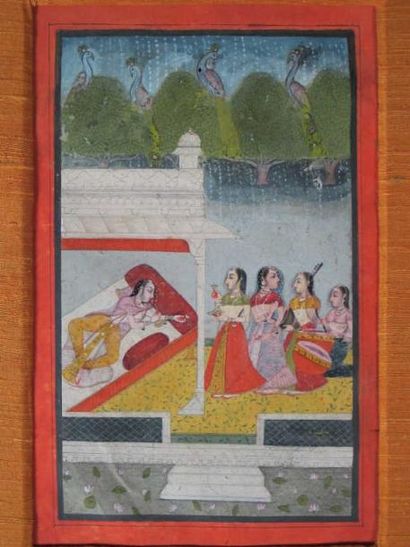 INDE RAJASTHAN
Une jeune femme est allongée...
