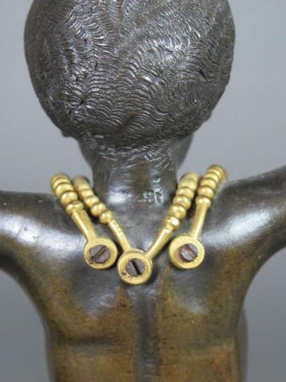 Paire de candélabres en bronze doré et patiné,...