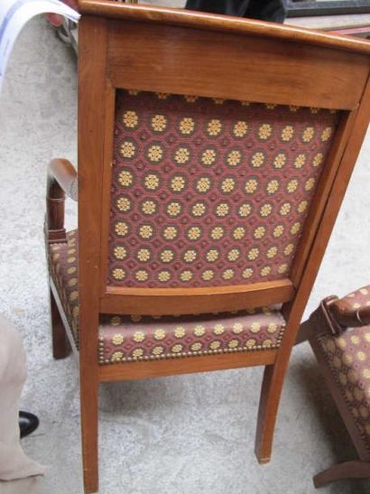 Suite de quatre fauteuils en acajou et placage...