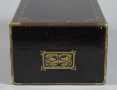 Coffret nécessaire de toilette en cristal...