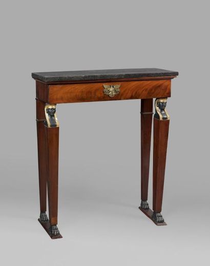 Petite console en placage d'acajou, ouvrant...