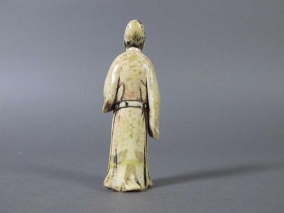 CHINE
Petite statuette de dignitaire en ivoire...