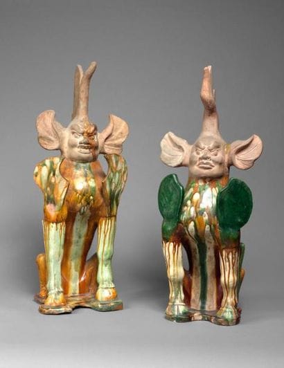 CHINE
Deux statuettes d'esprit terrestre...
