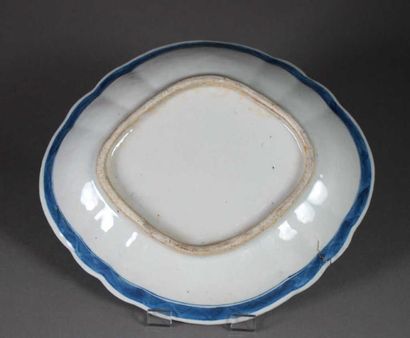 CHINE
Coupe polylobée en porcelaine décorée...