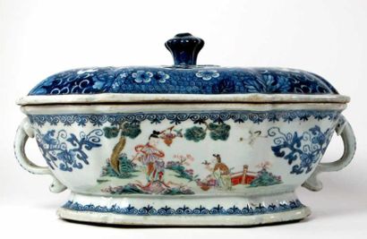CHINE
Soupière couverte en porcelaine blanche,...