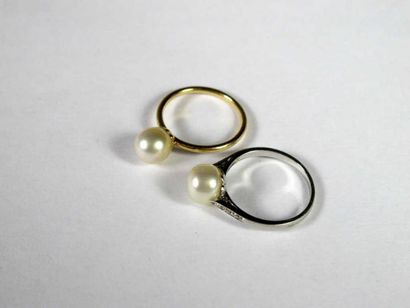 Lot de deux bagues en or jaune 18K et platine,...