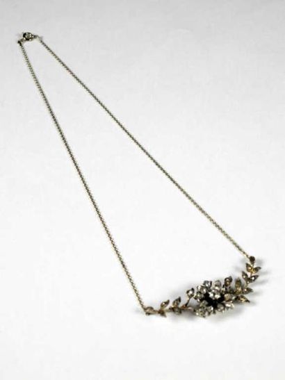 Collier articulé en or gris 18K, retenant...
