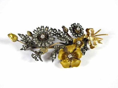Broche bouquet en or jaune 18K et argent,...