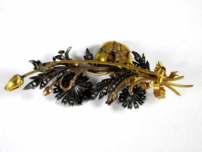Broche bouquet en or jaune 18K et argent,...