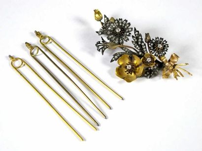 Broche bouquet en or jaune 18K et argent,...