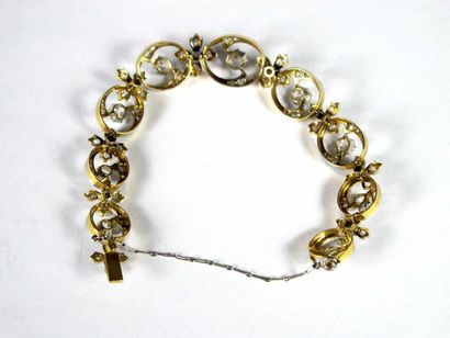Bracelet articulé en or 18K ajouré, les maillons...
