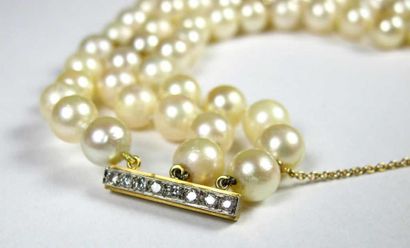 Lot de deux bracelets de perles de culture...