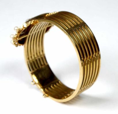 Bracelet rigide ouvrant en or jaune 18K ajouré,...