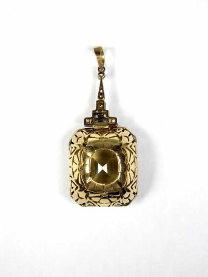 Pendentif en or jaune 18K, orné d'une importante...