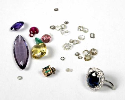 Partie d'une monture de bague, ornée d'un...