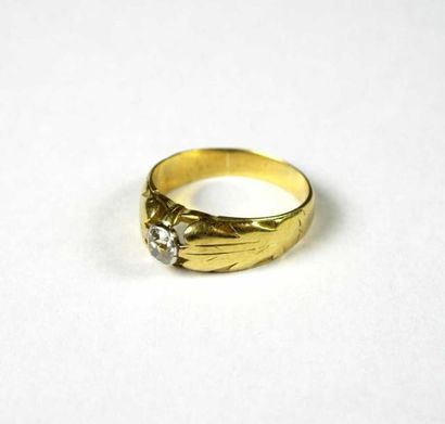 Bague en or jaune 18K et platine gravé de...